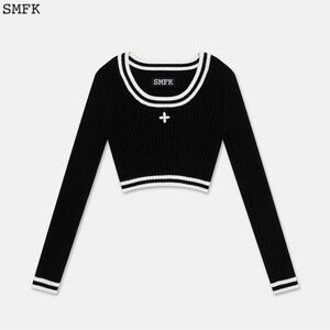 Black Ribbed Long-Sleeve Crop Top with White Trim